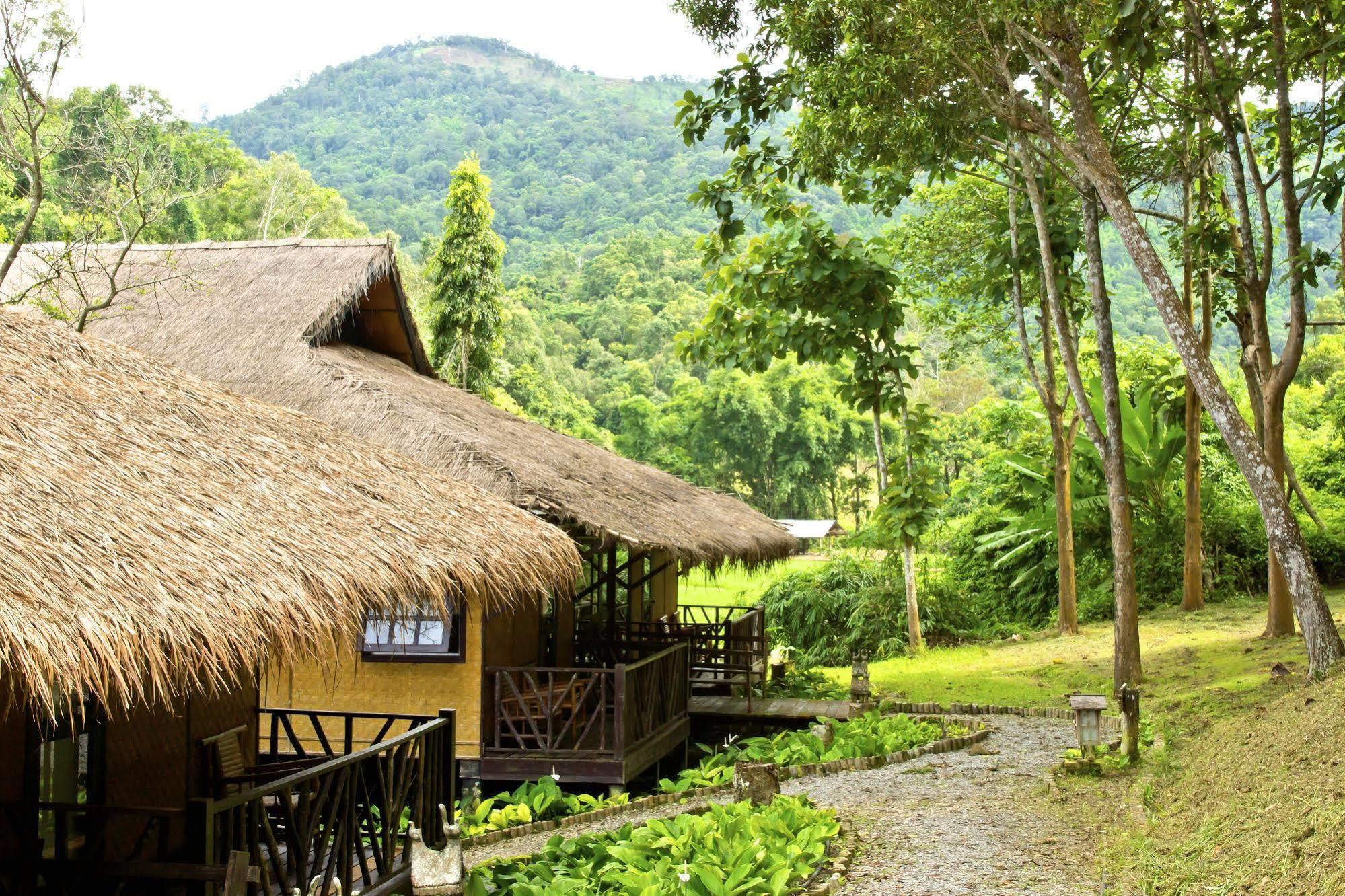Hmong Hilltribe Lodge Mae Rim Bagian luar foto